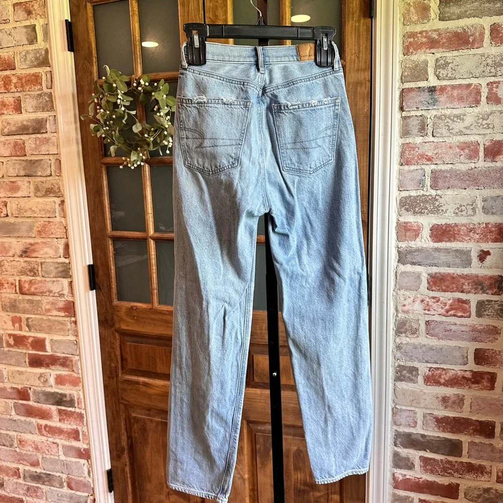 American Eagle Baggy Jean Women Light Wash Distressed High Rise Denim 000 Short